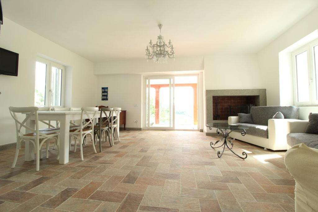 Luxury Villa Arianna Tarano Kültér fotó