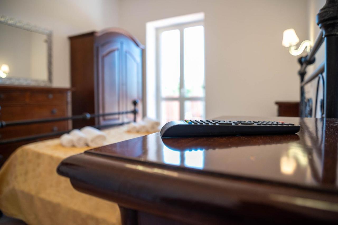 Luxury Villa Arianna Tarano Kültér fotó